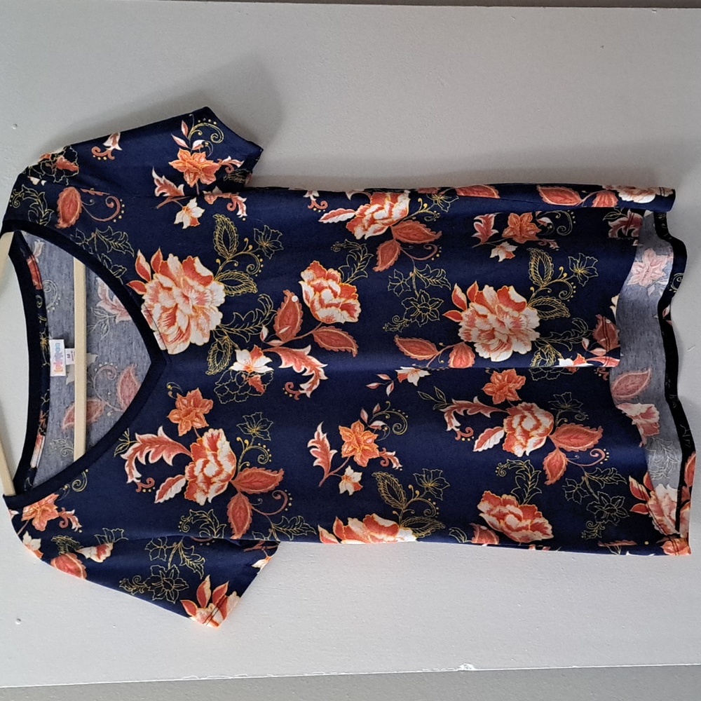 Lularoe Christy tee M